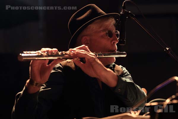 RHYS CHATHAM - 2016-07-09 - PARIS - CentQuatre - 